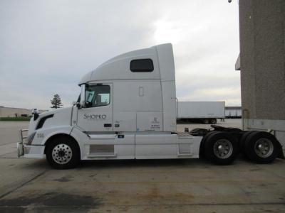 2012 VOLVO SLEEPER AUTOMATIC TRACTOR WITH 835,265 MILES, ENGINE: D13 475 HORSEPOWER 2100RPM, TRANSMISSION: VOLVO ATUTO ATO2612D VIN# 4V4NC9EJ9CN547475 UNIT# 206