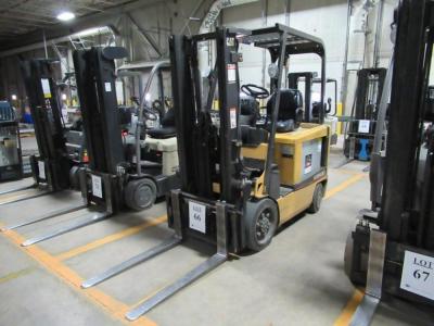 CATERPILLAR SIT DOWN FORKLIFT 36/48 VOLT 5500 POUND CAPACITY MODEL EC25KE UNIT# 53, (DELAY-PICK UP MAY 24, 2019)