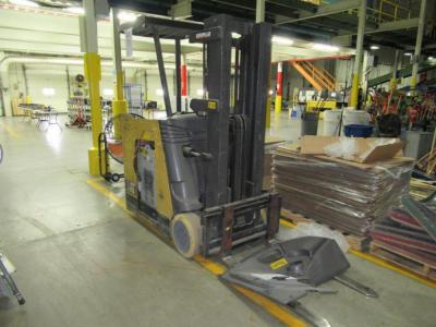 CATERPILLAR STAND UP FORKLIFT 36 VOLT MODEL EC15KS-C30TT (FOR PARTS